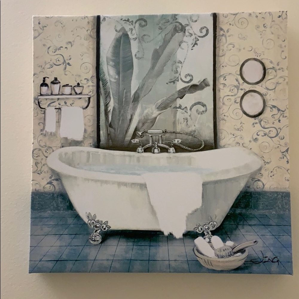 Bathroom walls decor